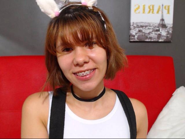 AngelinaBoox - online show hot with this Exciting young and sexy lady with standard titties 