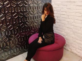 KayaCurtis - Chat live hard avec cette Ravissante jeune fille française mince sur le service XloveCam 