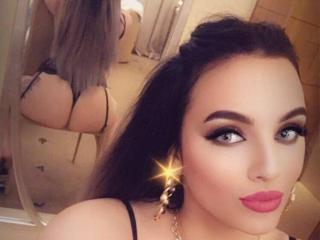 Jessica69Dolly - Show hard with this dark hair Sexy young and sexy lady 