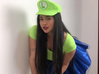 RileyHorny - Cam en direct avec une Splendide bombe française sexy avec une plastique sur la plateforme Xlove 