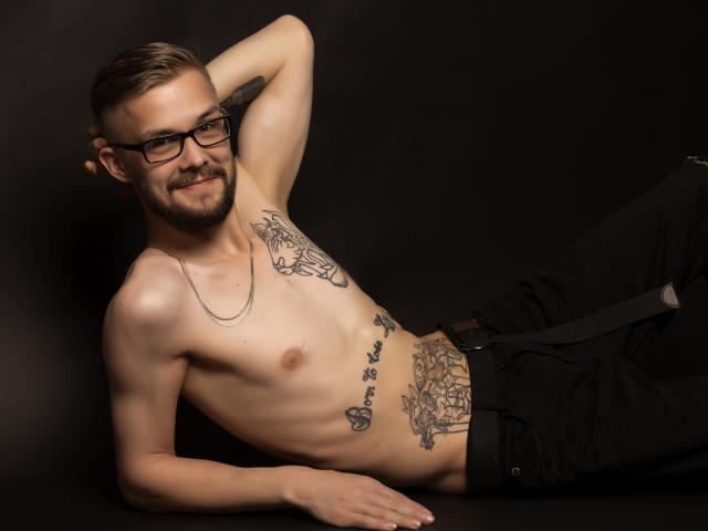 ExcitingSteve - Chat live sex avec un Gay européen  