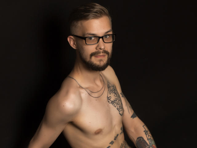 ExcitingSteve - Cam excitant avec un Homme aux cheveux châtain clair  