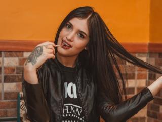 ValerieGrace - Chat live xXx with this dark hair Horny lady 
