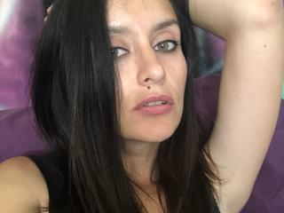 BelleSue - Chat cam xXx with this slim Hot babe 