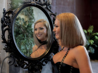 MayraTheQueen - Cam porn avec une Fétichiste à la chevelure d'or sur le site XloveCam 