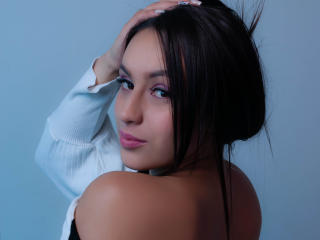 KittySims - Web cam sexy avec cette Sublime maîtresse française très sexy de type latino sur Xlovecam.com 