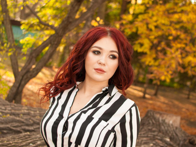 CrazyDreamee - Live cam hot avec cette Sublime jeune créature de rêve d'une rousseur incroyable sur le site Xlovecam.com 