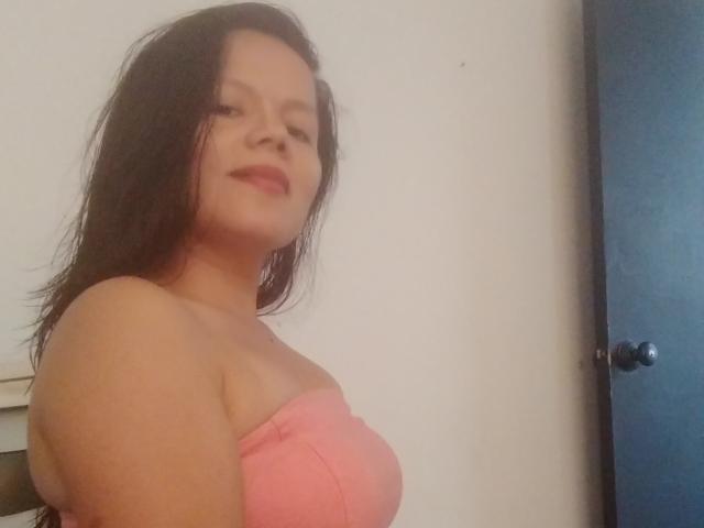 MatureExotic - Show hard avec cette Femme avec des beaux nichons sur le site Xlovecam.com 