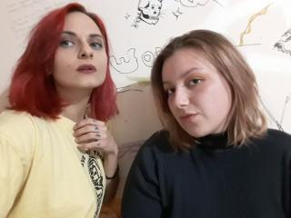 RimmaAndLena - Chat live en direct avec une Lesbienne à la poitrine parfaitement proportionnée sur XloveCam 