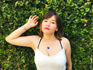DaiHaru - Webcam live sexy avec cette Admirable maîtresse française de type asiatique  