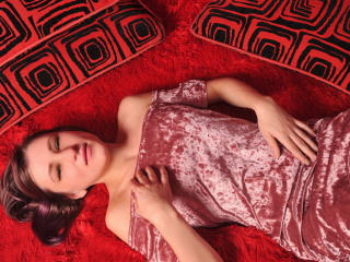 MikaelaFoxy - Chat cam x avec une Belle demoiselle french en chaleur anatomie naturelle sur Xlovecam 
