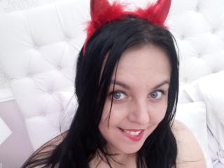 AdelaydaHot - Webcam live sexy avec cette Divine jeune camgirl french hot avec des seins bien proportionnés sur Xlove 