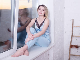 InspiredPanther - Web cam hot avec une Séduisante jeune nana french très sexy à la crinière blonde sur le site Xlovecam 