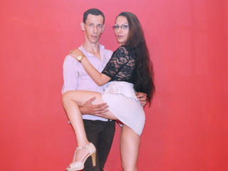 ONaughtyCouple - Web cam hot avec un Couple à la chevelure noire  