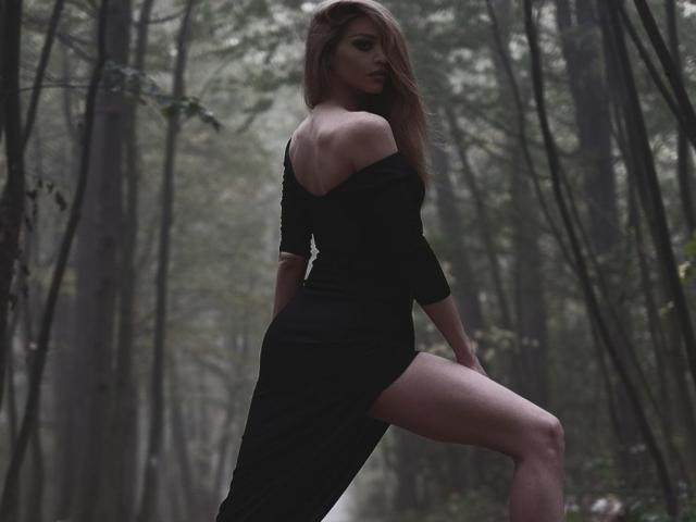 LeylaLoves - Webcam hot with this slender build Fetish 