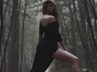 LeylaLoves - Chat sexe avec une Fétichiste au sexe entièrement rasé sur le service X Love Cam 