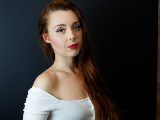 TightLYDIA - Web cam sexe avec une éblouissante jeune nana française sexy à petits seins  