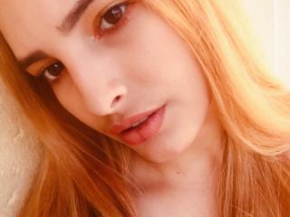 ScarletCoquine - Chat cam sexy with a ordinary body shape Attractive woman 