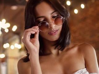 ScarletCoquine - Live intime avec cette Femme avec des seins bien proportionnés sur le site X Love Cam 