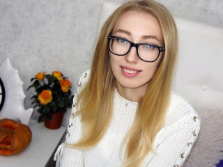 Aurissia - Cam excitant avec cette Sublime jeune demoiselle française adepte de fitness sur Xlovecam.com 