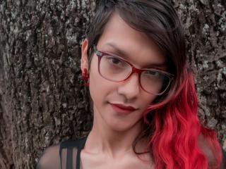 Alicemace - chat online sex with this Porn 18+ teen woman with standard titties 