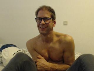FlickHard - Live cam sex avec un Homo à la chevelure étincelante sur le service Xlovecam.com 