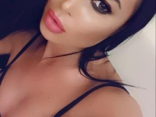 YourAngellx - Chat cam porno avec cette Magnifique jeune nana française sexy à la crinière corbeau  