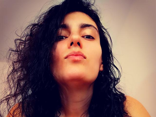 AddictedToUTS - Live hot with a standard build Shemale 