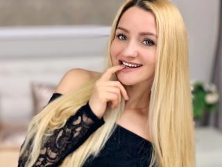 HannaDee - online show xXx with this shaved vagina Porn young lady 