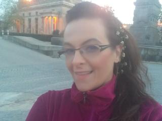 YourDreamMilf - Spectacle porn avec une Séduisante canon très sexy avec le sexe entièrement épilé sur la plateforme Xlove 