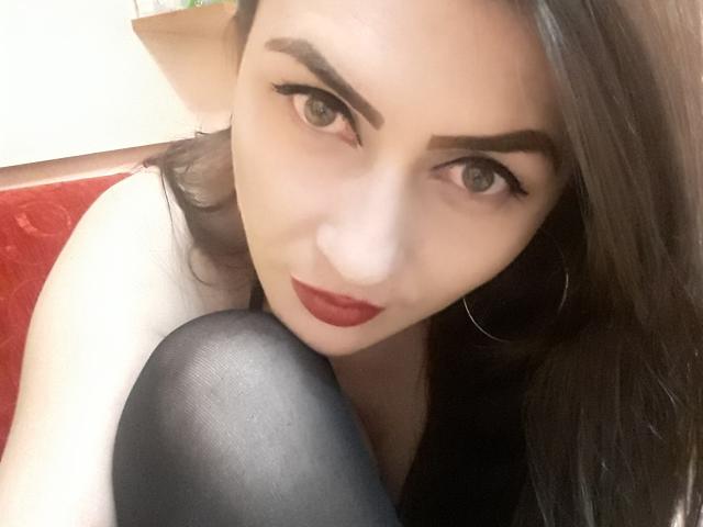 ExRebecca - Show live nude with this European Sexy 18+ teen woman 