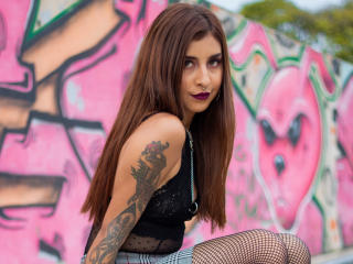 NiaQueenx - Chat cam xXx avec cette Splendide jeune model très sexy latinas sur le service Xlovecam.com 