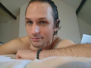 MikeXX - online chat xXx with a White Men sexually attracted to the same sex 