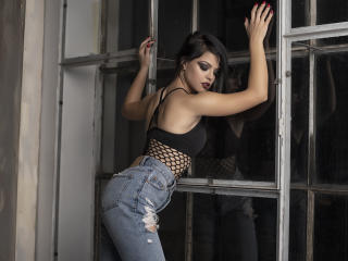 InnocentBela - Webcam excitant avec cette Merveilleuse jeune fille hot silhouette sur Xlovecam 