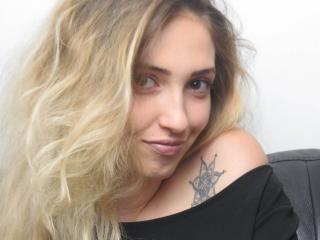 NicolleWhite - online chat hot with this golden hair Sexy young and sexy lady 