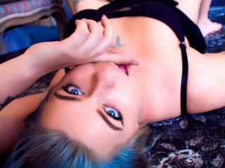 PlayfulKarry - Webcam hard with this amber hair Sexy lady 