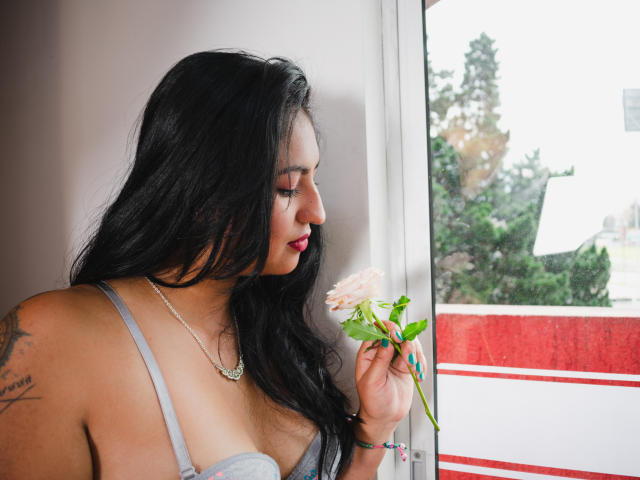 GingerEvans - Show sexe avec une Chaude jeune canon french bien roulée de type latino  