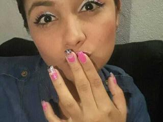 SweettPassiion - Cam sexy avec cette jeune model française à la chatte poilue sur la plateforme XloveCam 