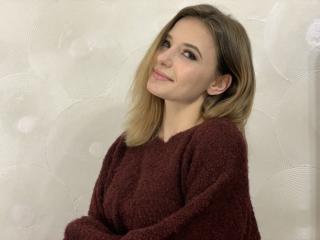 LaceMmood - Live hard avec une Sensationnelle jeune demoiselle bien roulée avec le sexe poilu sur le site Xlovecam 