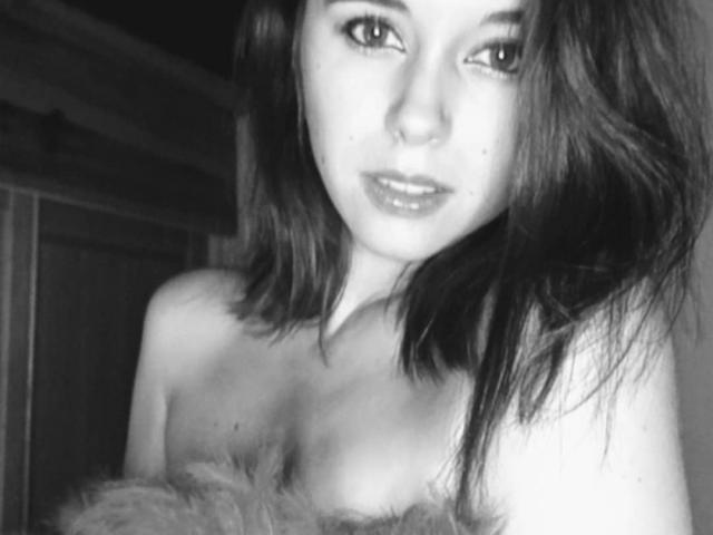 VirginieFrancaise - Live porn &amp; sex cam - 7152436