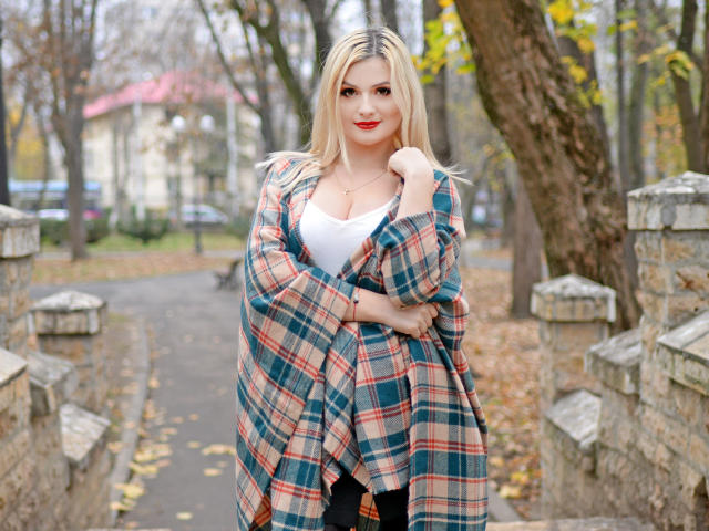 VanessaGlory - Chat live intime avec cette Splendide jeune model sexy épilée sur la plateforme X Love Cam 