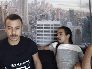 AcroMen - Chat excitant avec un Couple homosexuel avec le sexe totalement velu sur le service Xlovecam.com 