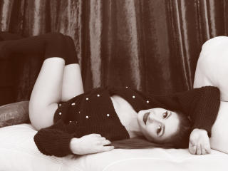 IrisVenetta - Live cam sexy avec cette Resplendissante jeune nana avec une poitrine de rêve sur le site X Love Cam 