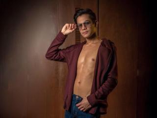 EliotGrey - Chat cam hot with this shaved pubis Homosexuals 