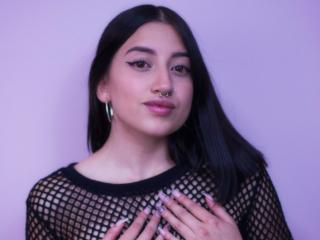 EimySwan - Chat hard with this latin Nude young lady 