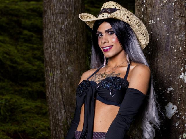 Dakkotha - Show hot avec cette Trans à petits bonnets avec des petits nichons sur XloveCam 