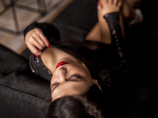 InnocentBela - Spectacle en direct avec cette Chaude jeune nana sexy avec de petits seins sur le site Xlovecam.com 