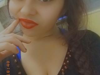 Sheytanna - Show live sex avec une étonnante camgirl bien roulée avec le sexe entièrement épilé sur le site Xlove 