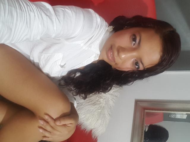 WendySweett - Live chat hard avec une Sacrée canon french bien roulée latinas sur le site X Love Cam 