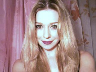 CrownErine - Live x avec une Jeune femme en bonne condition physique sur la plateforme XloveCam 